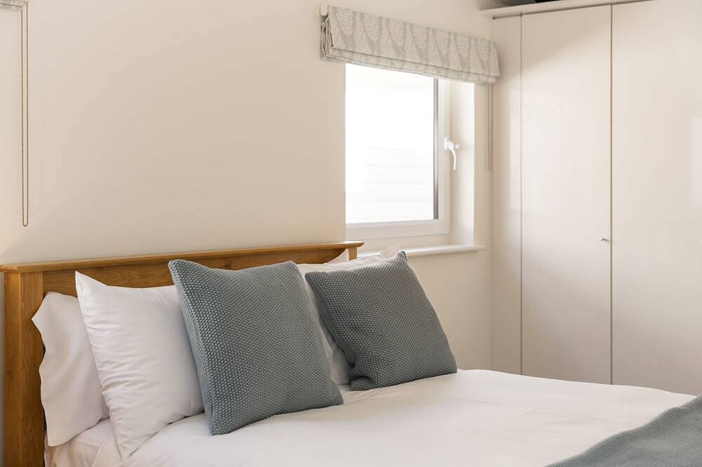 Beach Cottage with garden that blends into the beach in Pevensey Bay in Pevensey, East Sussex