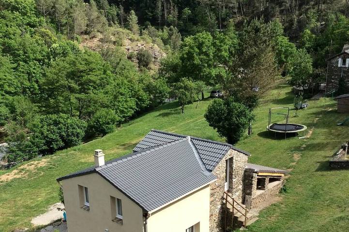 Location de vacances pour 6 personnes, avec Terrasse ainsi que Jardin et Piscine à Moissac-Vallée-Française