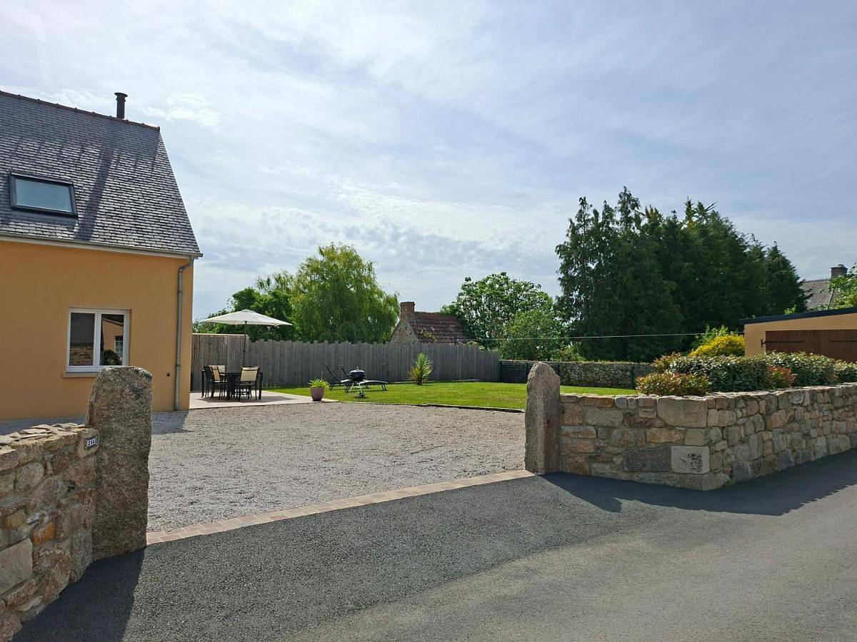 Four-Bedroom House in Quettehou, Région de Cherbourg
