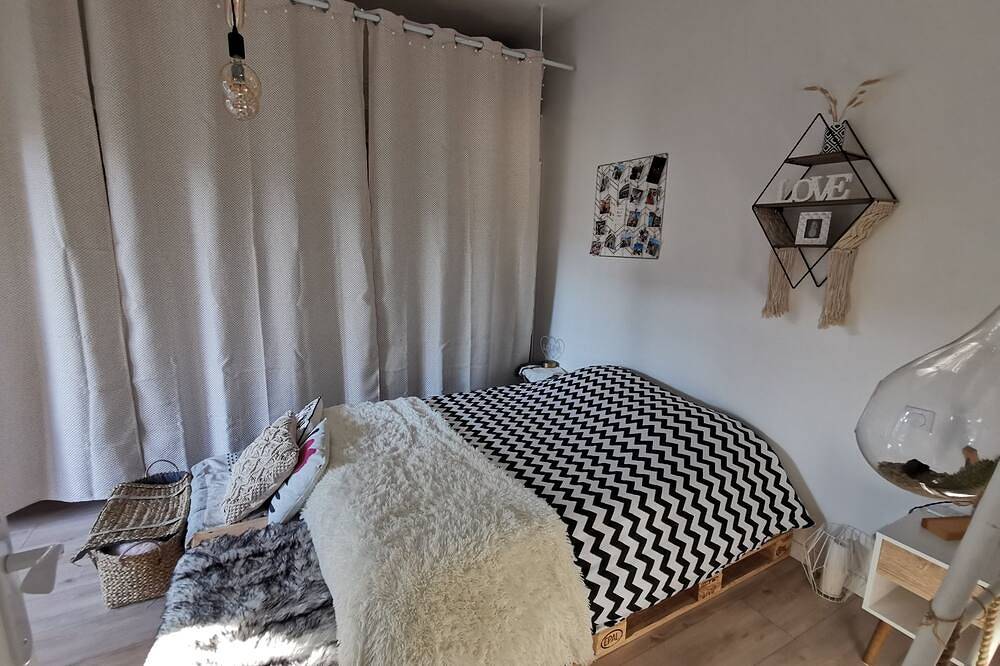 Appartement entier, Bas de maison avec jardin piscine parking climatisation, au calme sans vis-à-vis in Aubagne, Côte méditerranéenne (France)