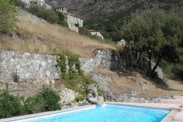 Gîte pour 6 personnes, avec terrasse et piscine à Lama