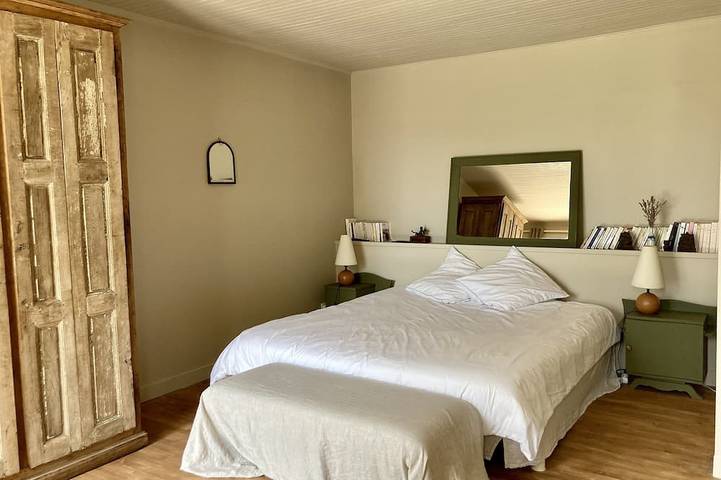 Location de vacances pour 8 personnes, avec terrasse ainsi que jardin et jacuzzi à Montaigu-de-Quercy - 2