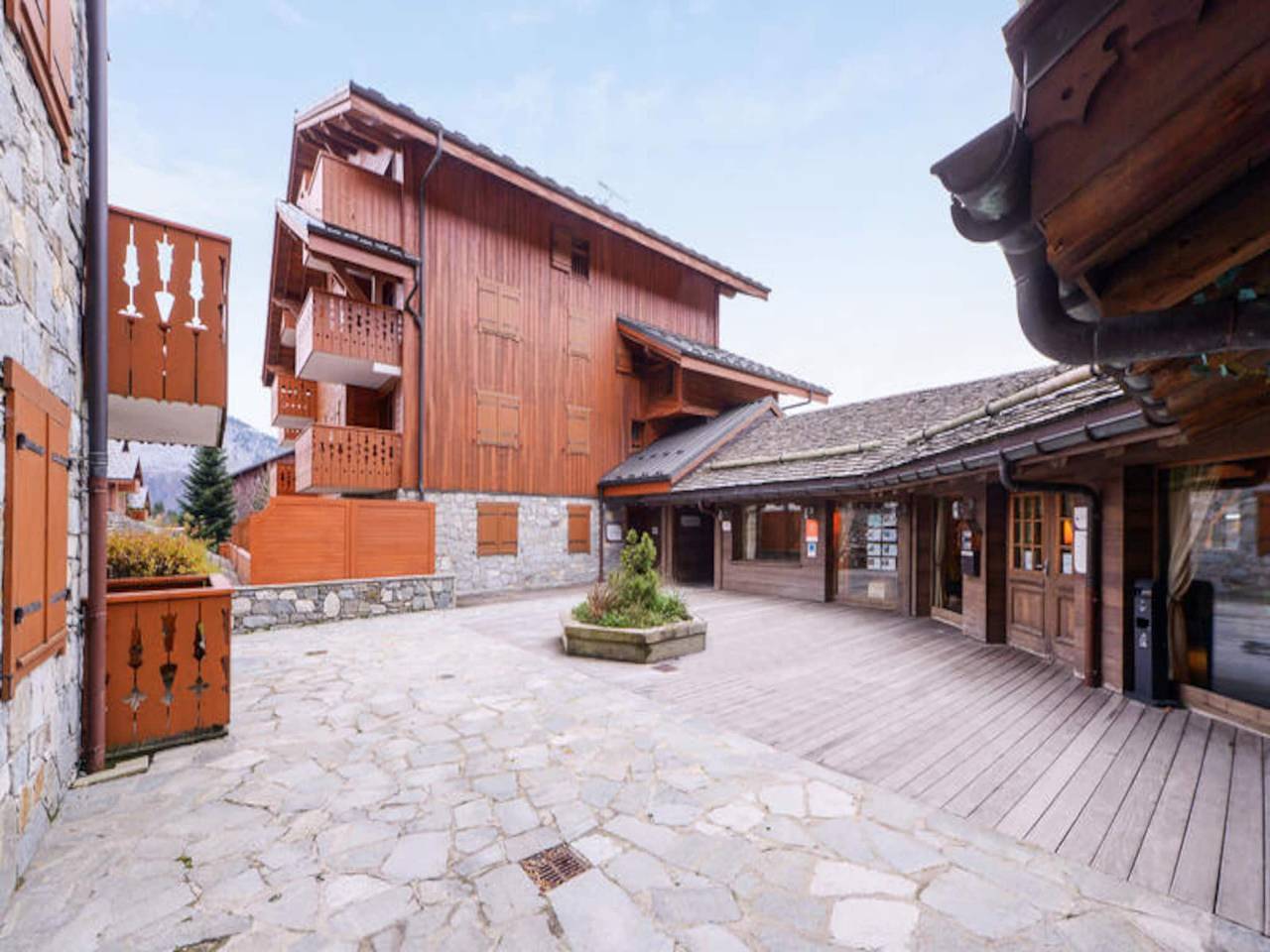 Appartement entier, Chalet à Carroz avec spa et accès ski in Les Carroz, Arâches-la-Frasse