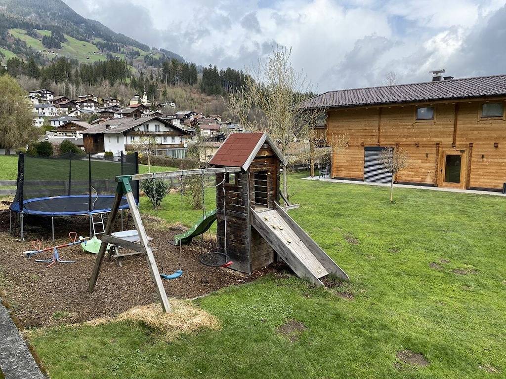 Vakantiehuis in Fügen met zwembad in Tux Alps, Fügen