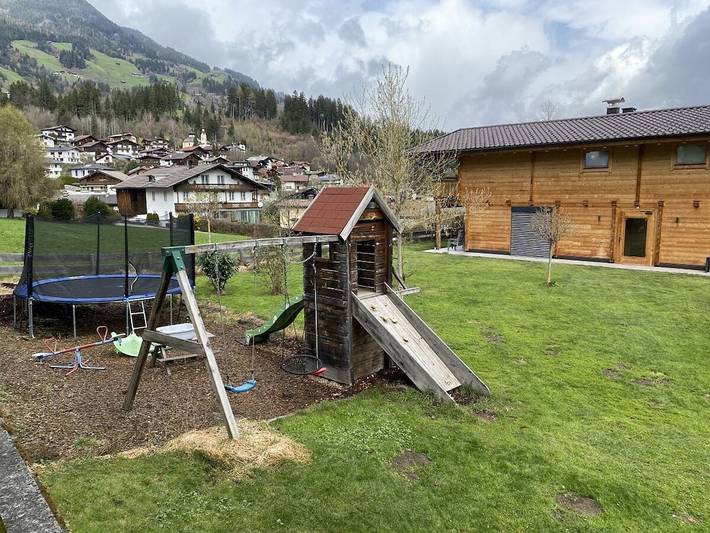 Hütte in Fügen mit Schwimmbecken in Tuxer Alpen, Fügen