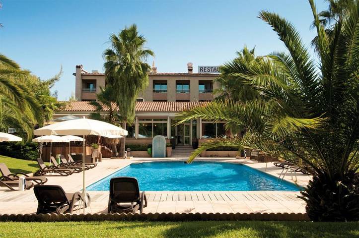 Hôtel pour 6 personnes, avec jardin ainsi que piscine et sauna à Carros - 2