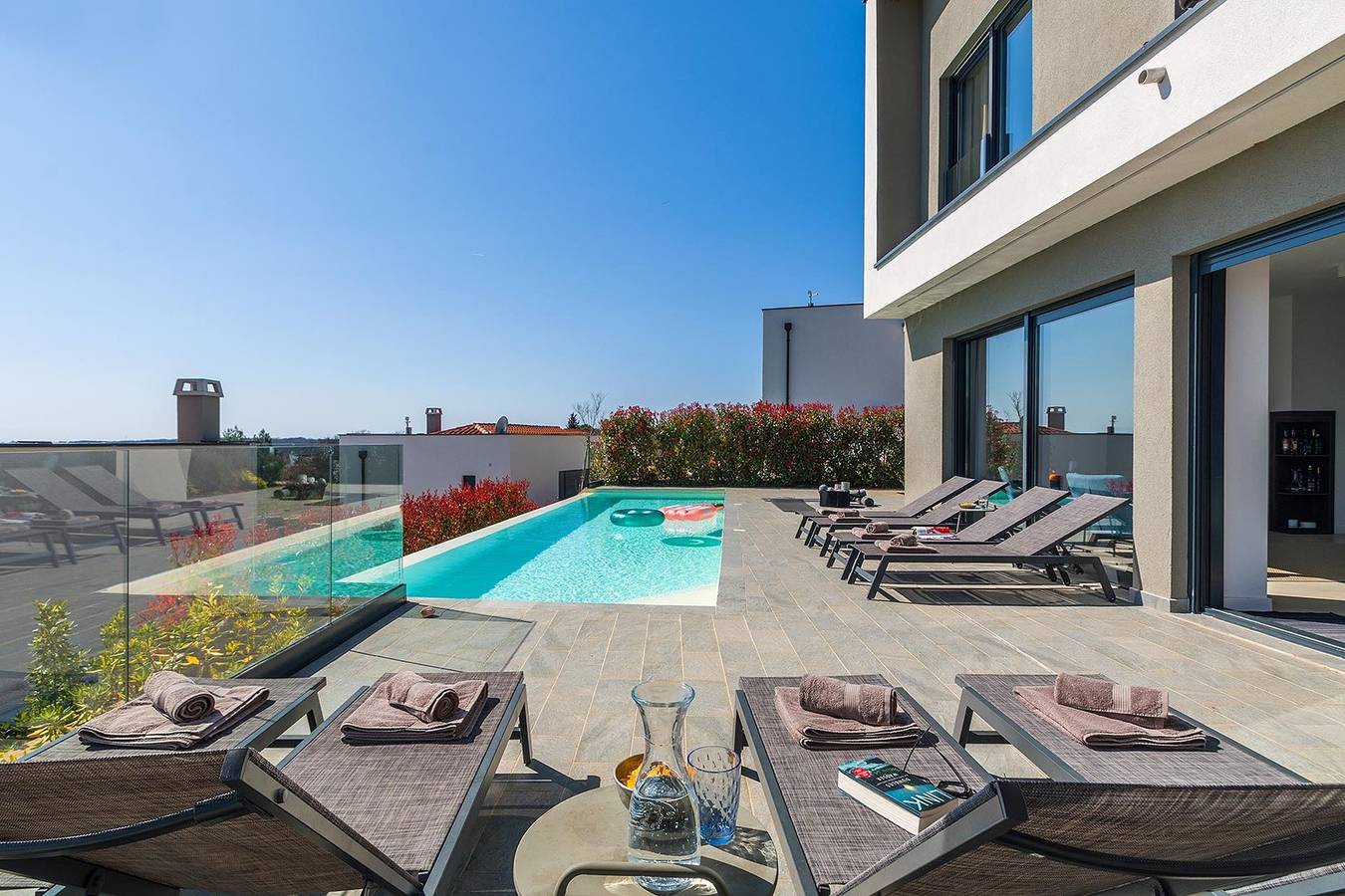 Modernes Ferienhaus mit Infinity-Pool und Meerblick in Marčana, Südküste Istrien