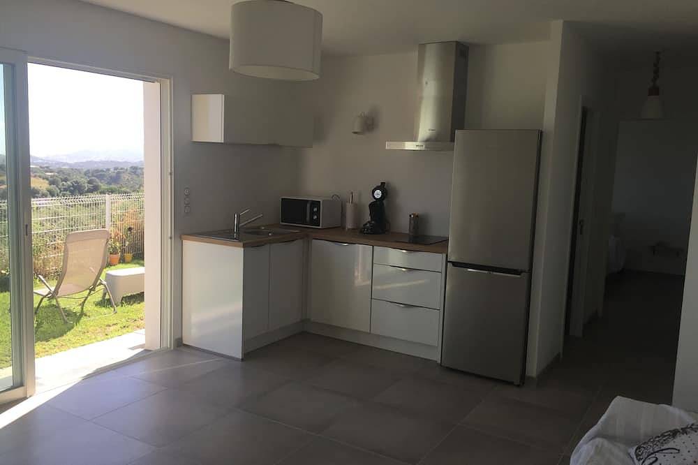Charmant T2 de 40m2 en rez de villa, neuf, tout équipé, jardin privatif attenant in Afa, Région d'Ajaccio