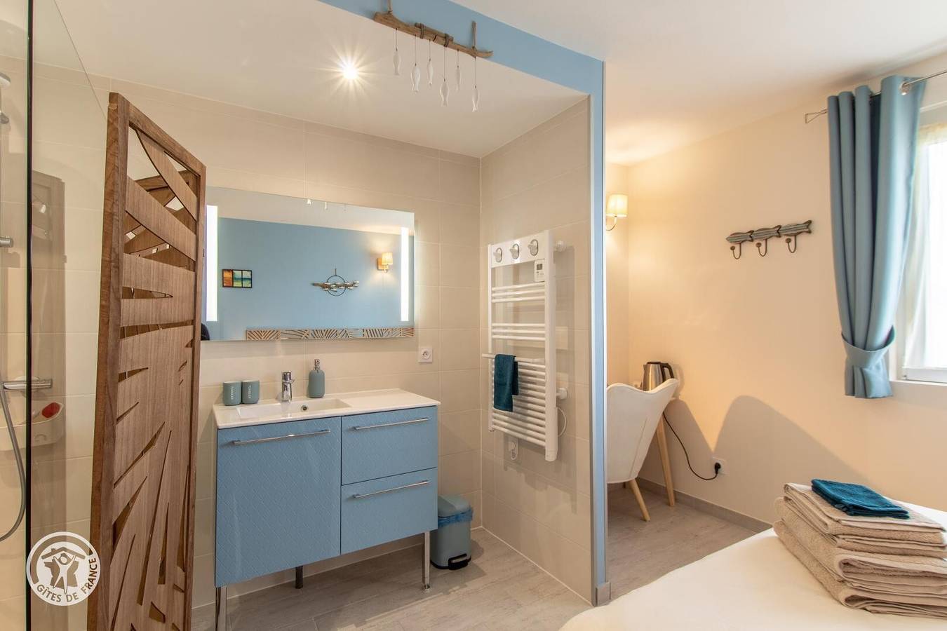 Chambre d’hôtes « Chambre 2 - Seychelles » avec terrasse et jardin partagés, Wi-Fi in Seynod, Annecy (commune)
