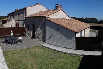 Gîte pour 4 personnes, avec jardin ainsi que terrasse et piscine dans Chaumes-en-Retz
