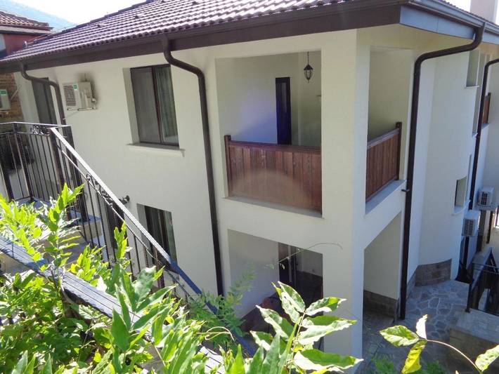 Maison d’hôte pour 3 personnes, avec Balcon et Terrasse ainsi que Jacuzzi et Jardin à Karlovo