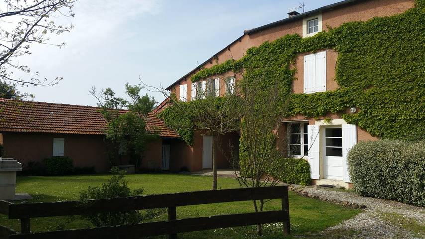 Gîte pour 9 personnes, avec piscine et jardin