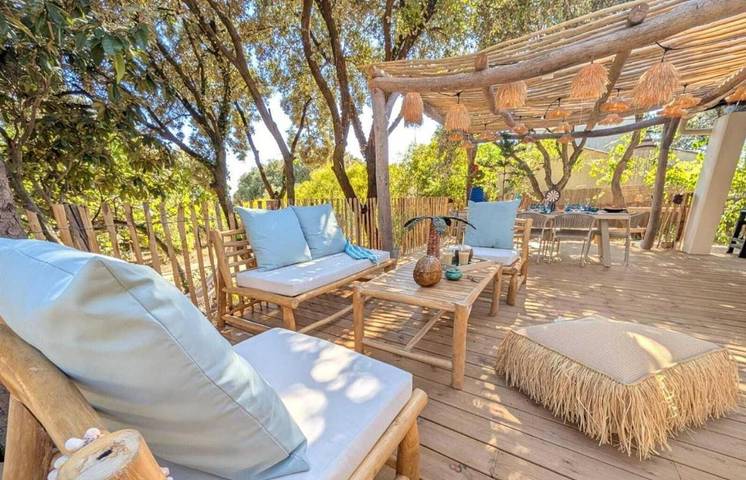 Location de vacances pour 6 personnes, avec Jacuzzi et Terrasse ainsi que Jardin et Vue à Restinclières