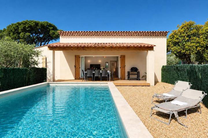 Villa voor 6 personen, with Terras and Tuin as well as Zwembad in Le Plan-de-la-Tour