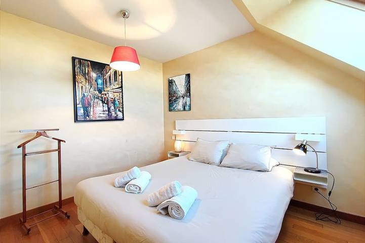 Villa Des Arts, Beautiful seaside vacation home with private pool in Ouistreham, Caen region