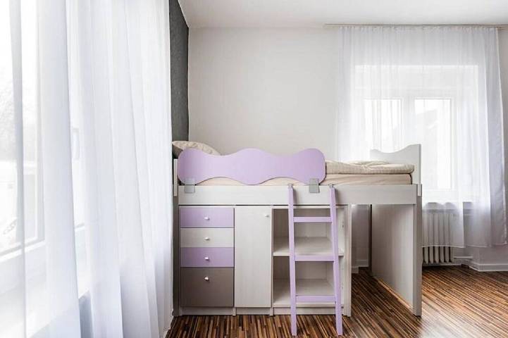 Entire apartment, Maybach 4-Bedroom Apartment – Spacious, Stylish & Close to Düsseldorf Fair. in Krefeld, Lower Rhine