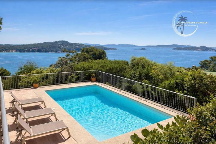 Location de vacances pour 12 personnes, avec jardin ainsi que piscine et vue dans Port du Niel