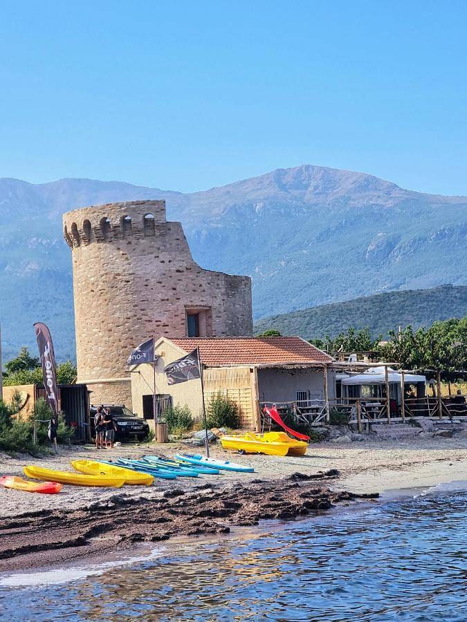 Maison d’hôte pour 2 personnes, avec vue et jardin à Pietracorbara