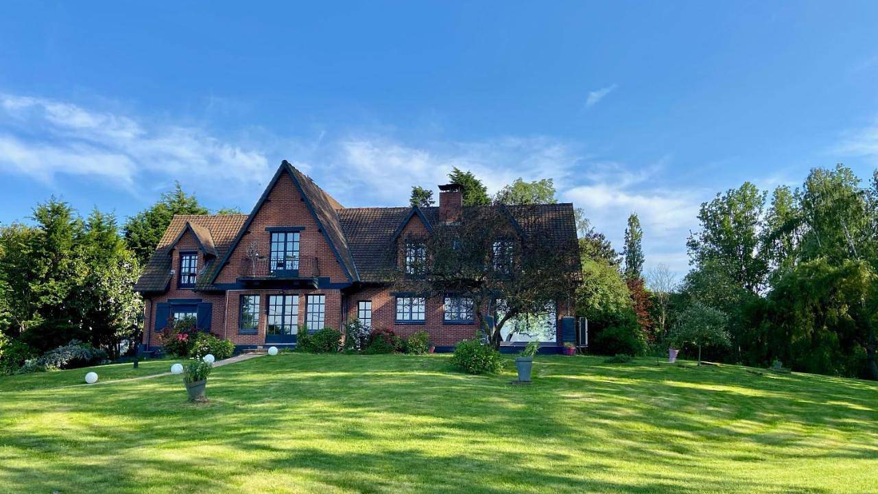 Six-Bedroom House in Saint-Josse, Région de Montreuil