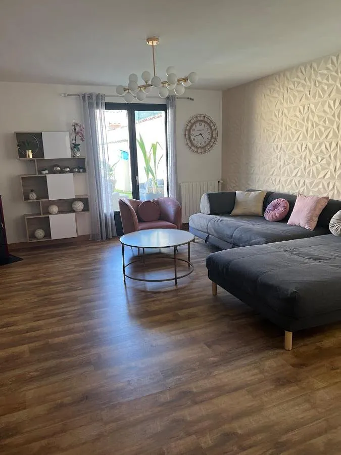 Chalet para 16 personas, con piscina además de balcón y vistas - 1