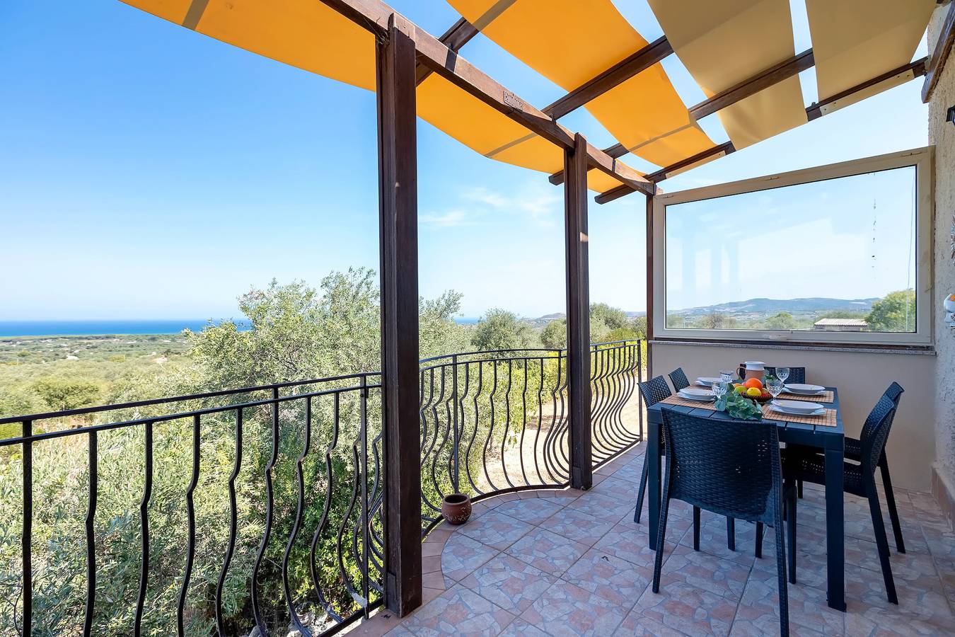 Villa 'Il Giglio Rosa' con Vista Mare, Terrazza Privata e Giardino Privato in Sorso, Provincia di Sassari