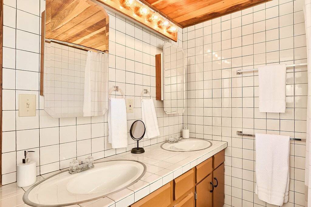 Hot tub ☆ Fire-pit ☆ Walk to Waterfalls in Green Mountain Falls, Teller County