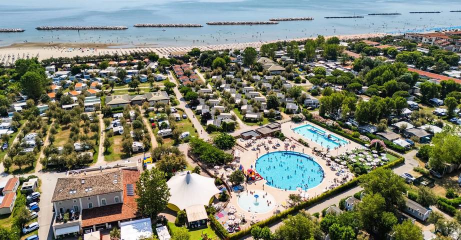 Camping per 4 persone, con piscina e terrazza sulla Riviera Romagnola