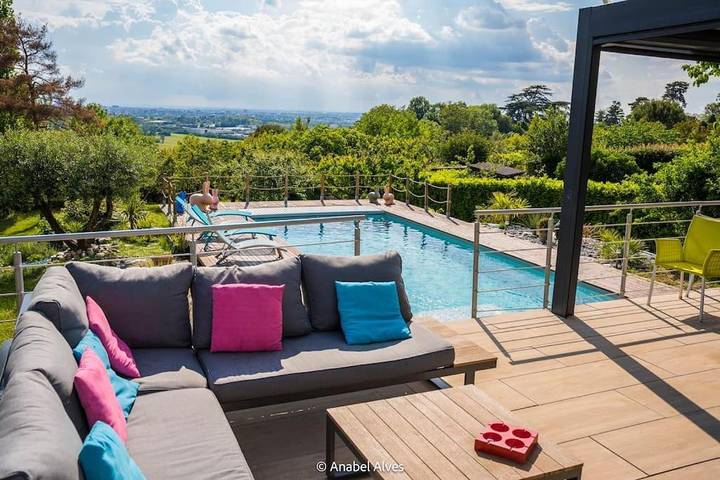 Location de vacances pour 10 personnes, avec piscine et terrasse ainsi que vue et jardin, animaux acceptés à Montrabé - 2