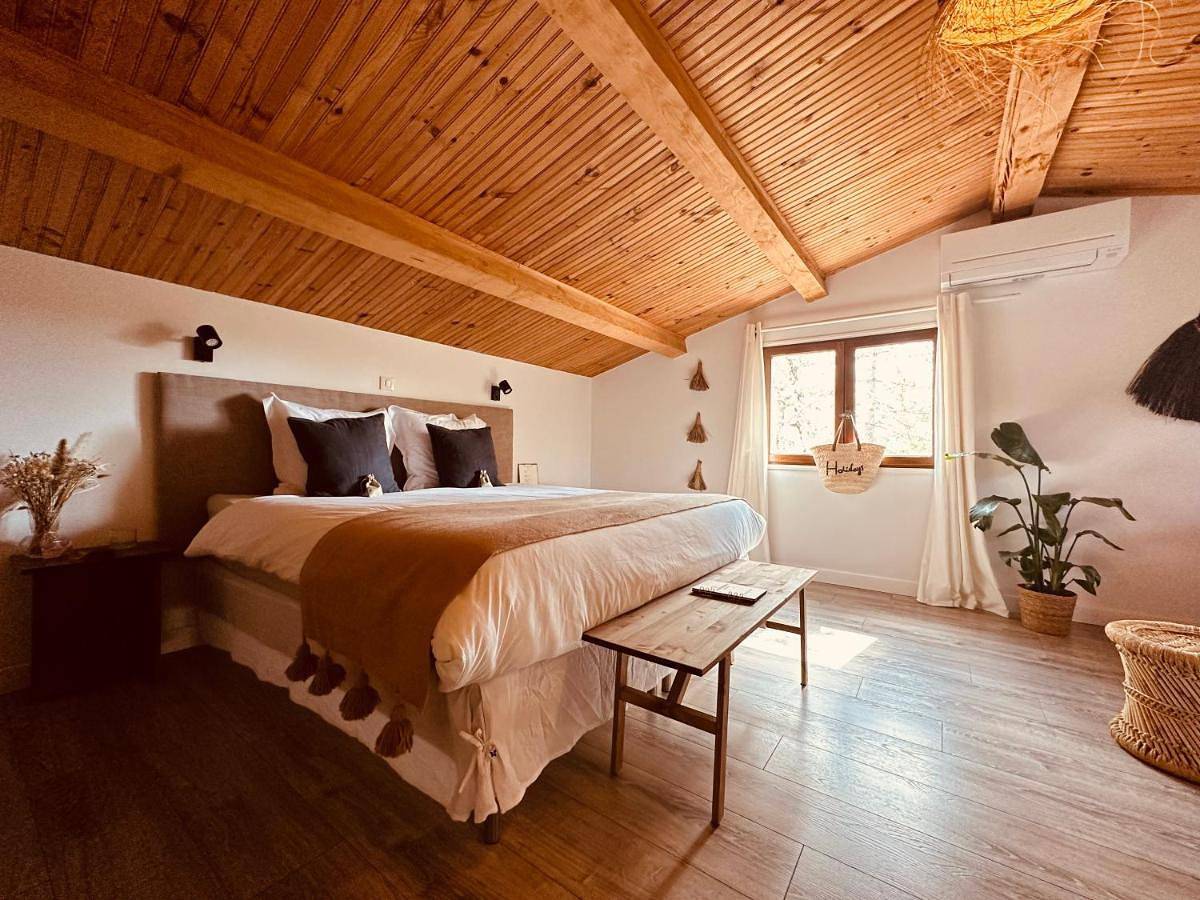 Triple Room with Garden View in Saint-Paul-en-Forêt, Côte méditerranéenne (France)