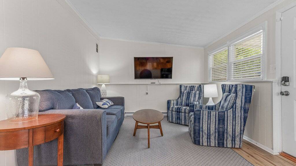 Cozy Beach Cottage - Walking distance to the Beach!! in Virginia Beach