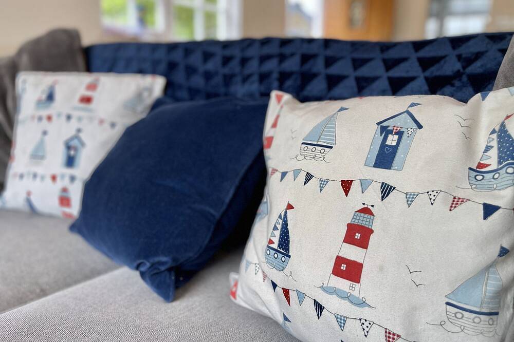 Ganze Wohnung, Idyllic coastal cottage with private beach hut - Sea Rose Cottage in Kingsdown, Kent