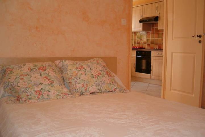 Gîte pour 4 personnes, avec piscine ainsi que jardin et terrasse à La Gaude - 4