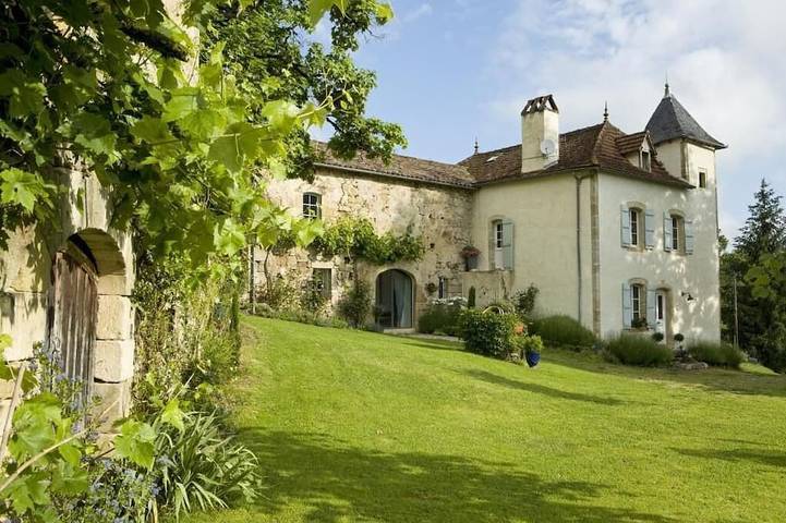 Location de vacances pour 4 personnes, avec Jardin ainsi que Piscine et Sauna à Fons