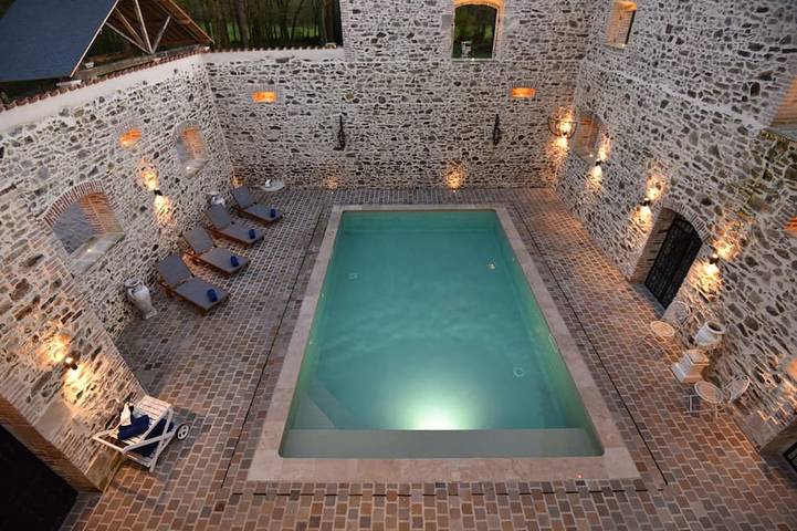 Gîte pour 11 personnes, avec Jacuzzi et Jardin à Pamplie
