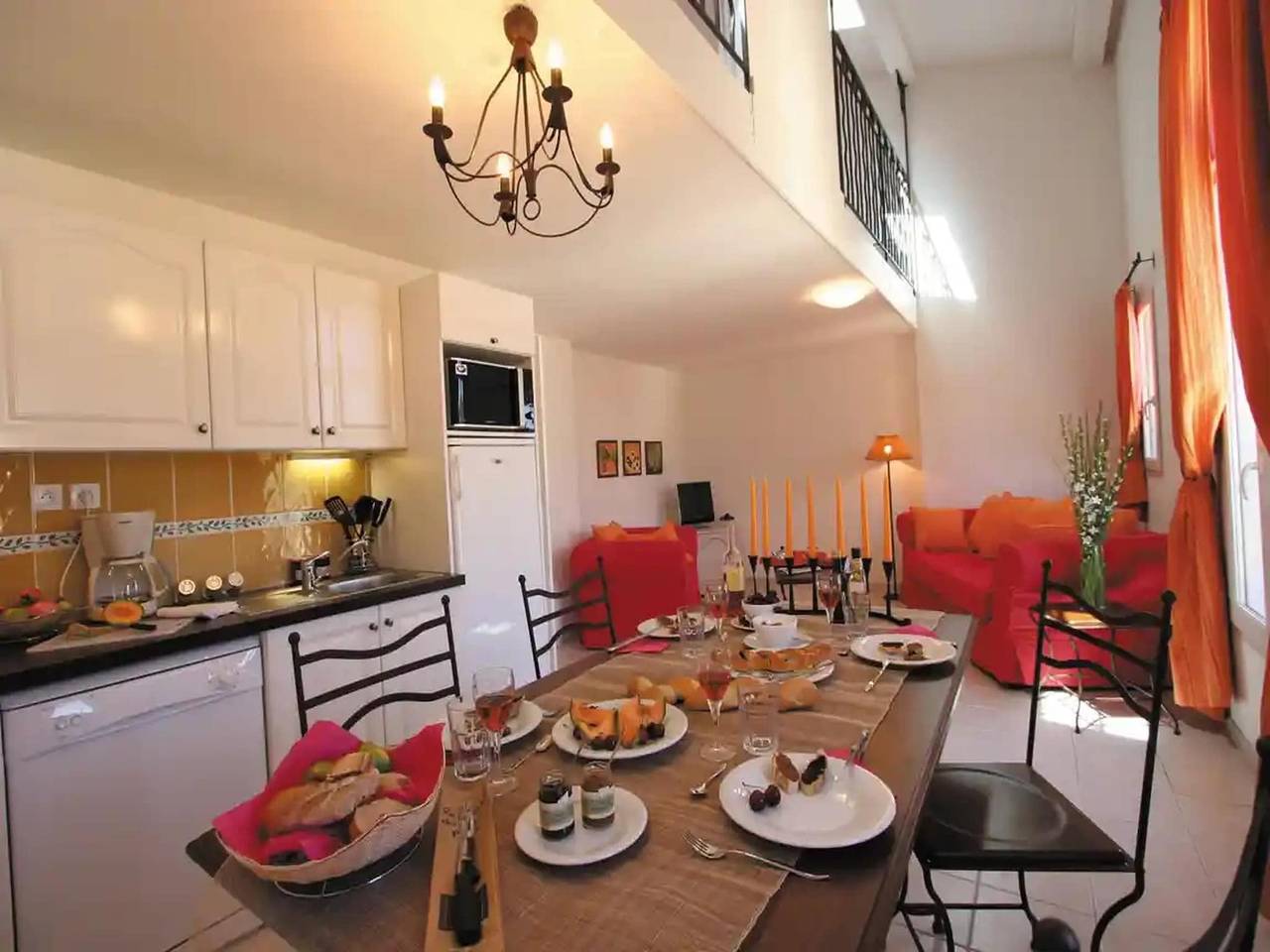 Entire apartment, Apartment in Maussane-les-Alpilles in Paradou, Arles region
