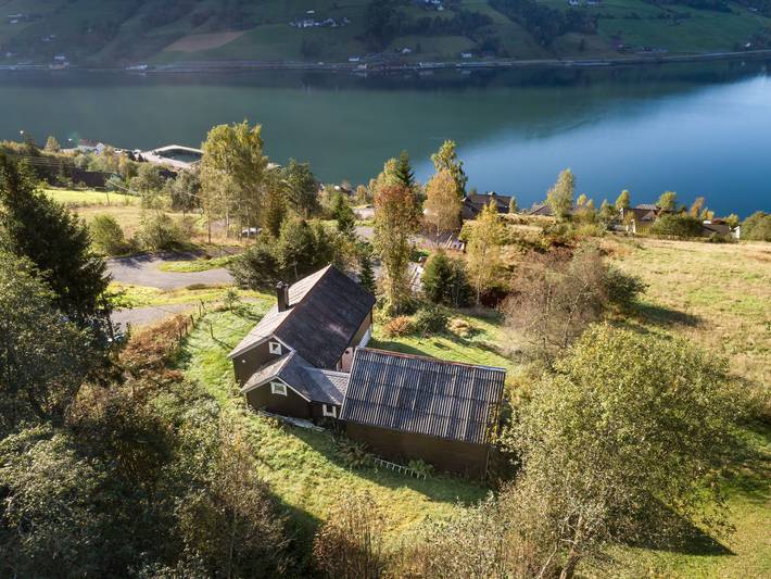 Eiketun in Olden, Oldevatnet