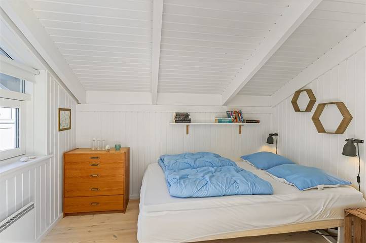 Stunning home in Læsø w/ Sauna, 3 Bedrooms and Wifi in Vesterø, Læsø