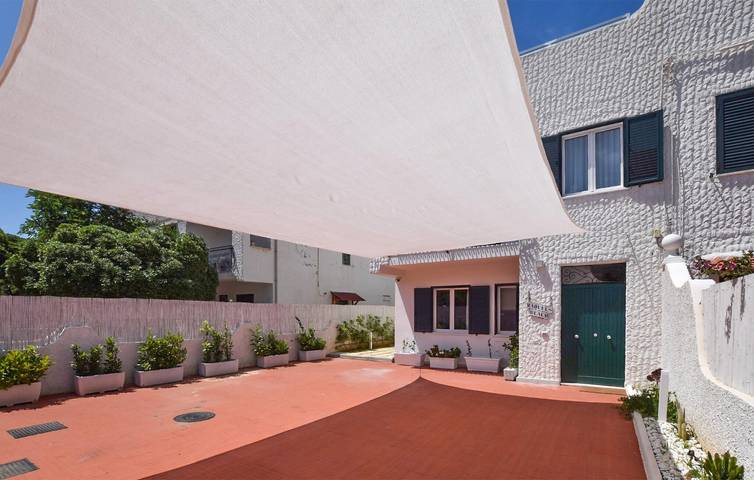 Appartamento con vista mare con giardino e parcheggio, WiFi, AC, a 100 m dalla spiaggia in Falerna Marina, Falerna