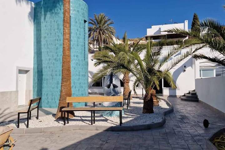 Ferienwohnung für 4 Personen, mit Terrasse und Whirlpool sowie Pool und Ausblick