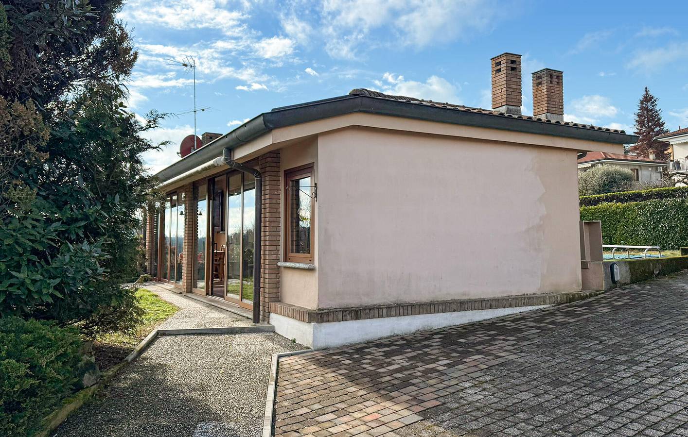 Gemütliche 2-Zimmer-Wohnung mit Pool und Terrasse in der Nähe des Lago di Alserio in Merone, Brianza