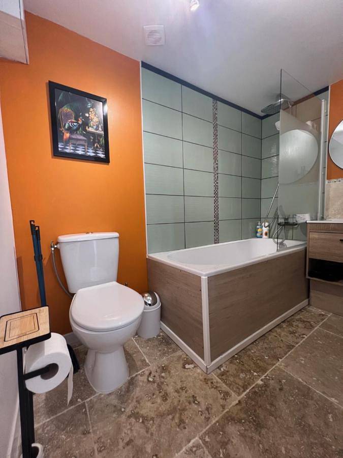 Location de vacances pour 4 personnes, avec vue ainsi que piscine et jardin à Exideuil - 4