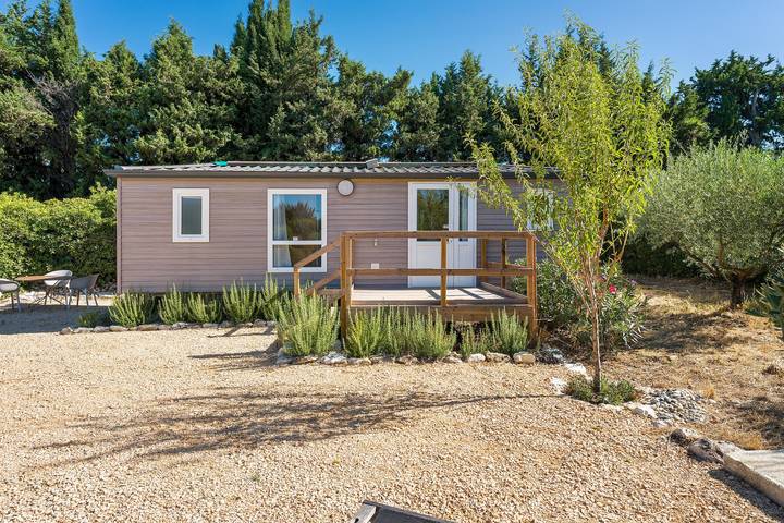 Mobilhome "En Provence" met privéterras, wifi en airco in Eyragues, Arles en omgeving