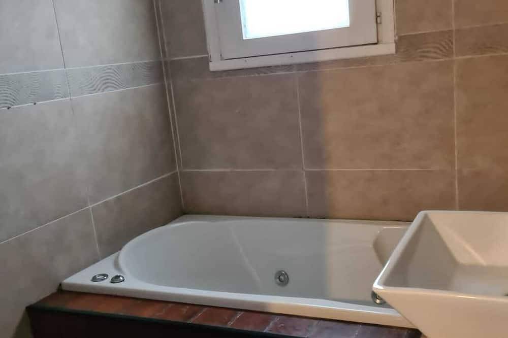 Entire apartment, Studio Disponible / 18m2 / 40 Mins de Paris in Courcouronnes, Essonne
