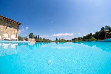 Villa for 8 Guests in Parrano, Terni Province, Picture 2