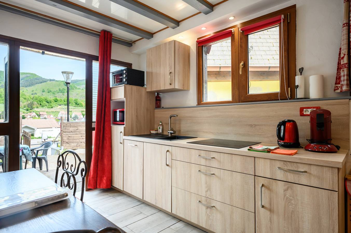 Gîte La Petite Maison De Vacances con terraza en Kaysersberg in Kaysersberg, Parque natural regional de los Ballons des Vosges