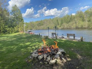 Cabin Rentals And Lodges for 9 Guests in Kawartha Lakes, Picture 1