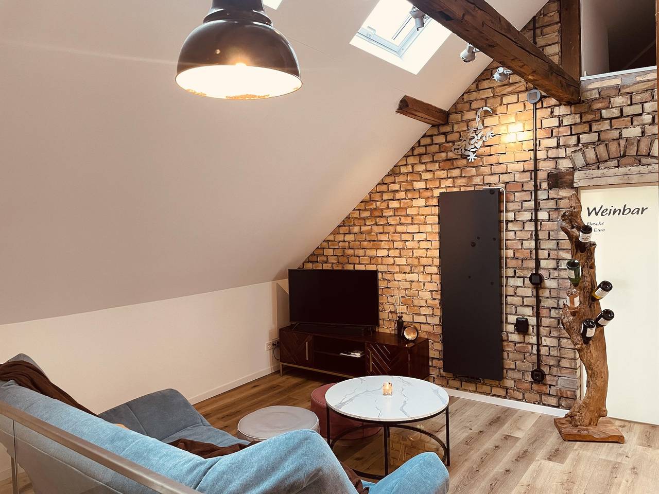 Ganze Ferienwohnung, Luxuriöse zeitgemäße Dachgeschosswohnung in Alzey, Kurpfalz