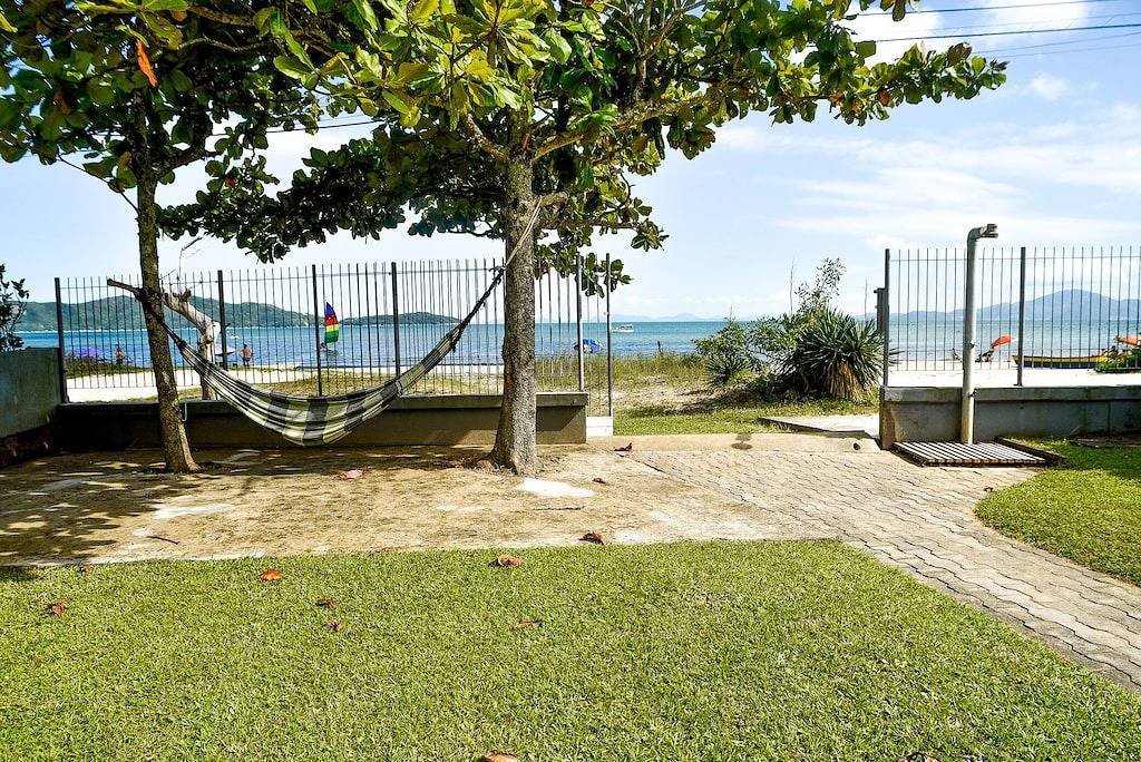 Casa a Beira Mar mit Klimaanlage Wi-Fi Praia Zimbros Bombinhas Sc Familien in Bombinhas, Litoral Catarinense