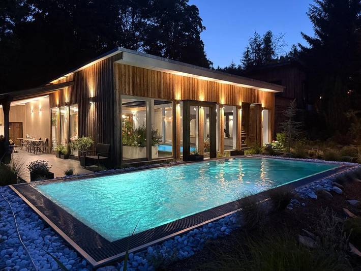 Ferienwohnung für 2 Personen, mit Pool und Sauna sowie Garten und Ausblick, mit Haustier in Lipno