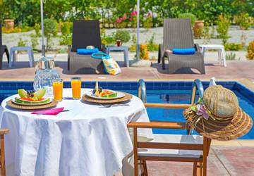Villa für 8 Personen, mit Terrasse und Garten in Faliraki